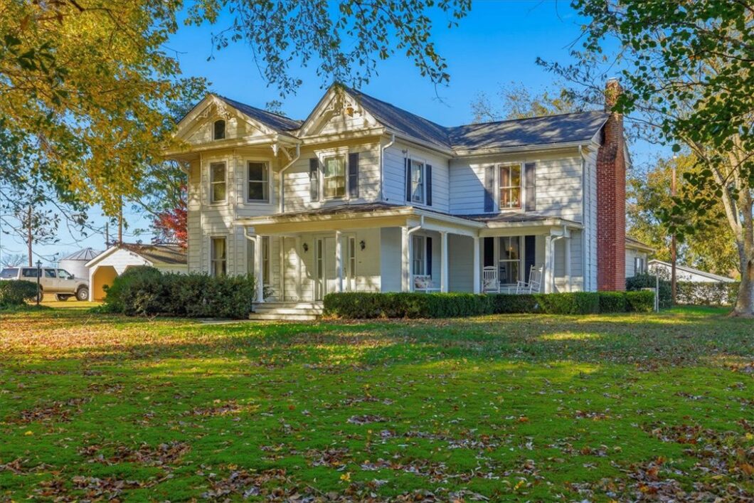 exterior photo of house