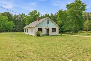 Move-in ready home on large lot photo